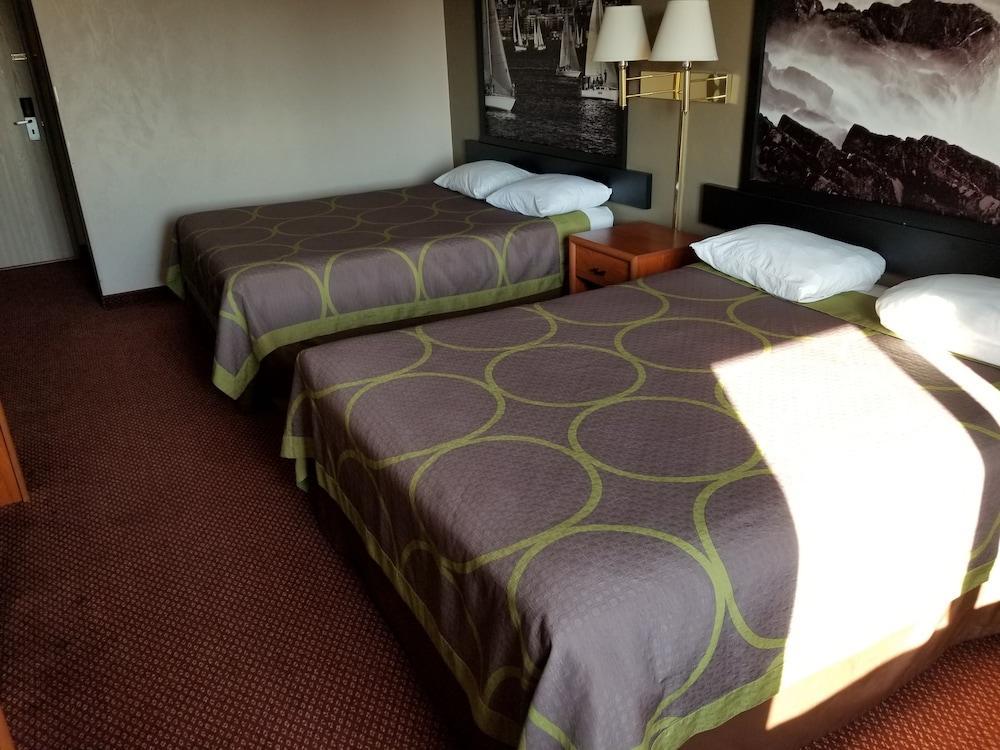 Super 8 By Wyndham Bellingham Airport/Ferndale Hotel Buitenkant foto
